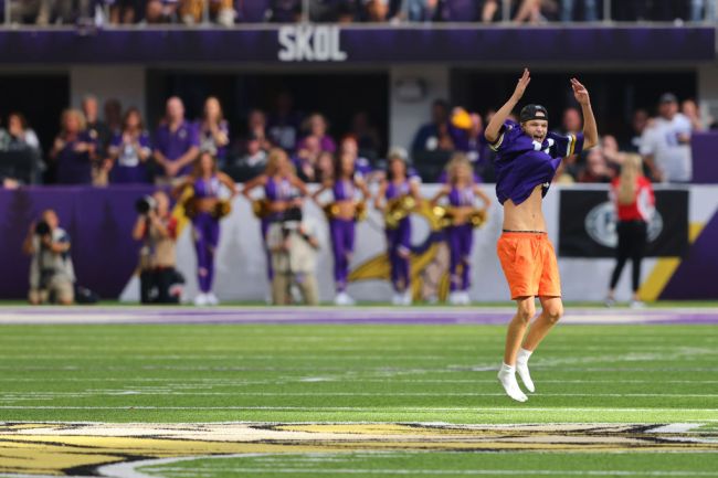 Minnesota Vikings Fan On Field Streaker Security Guard Juke Ankles