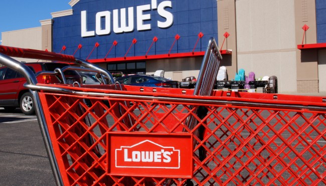 Thieves Walk Out Of Lowes With Carts Full Of Stolen Goods On TikTok
