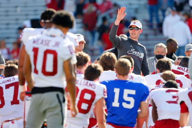 oklahoma student newspaper spying binoculars starting qb