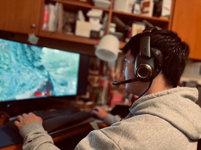 side view of gaming headset