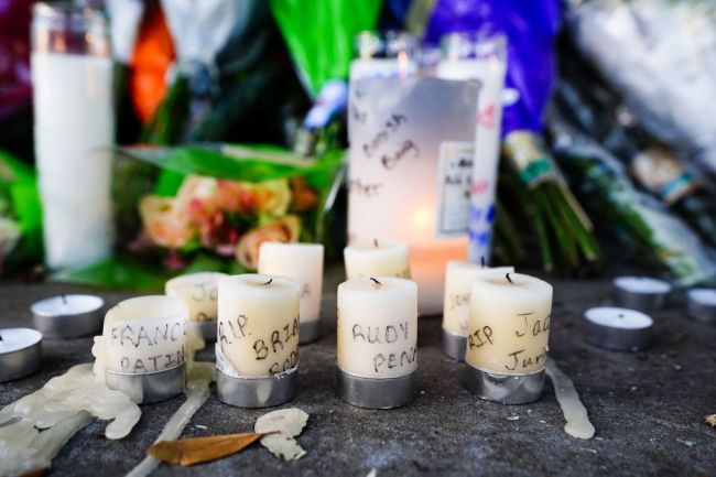 Travis Scott, Drake, Apple, and Live Nation hit with lawsuit from the Astroworld concert tragedy. 125 concert goers sued, including one family of 10 victims who died.