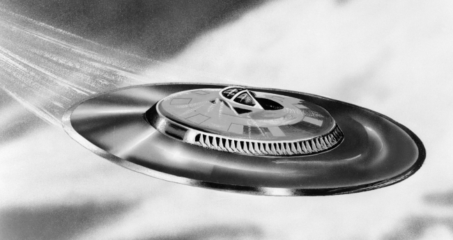 Pilot Captures Wild Video Of A Fleet Of UFOs While Flying At 39000 Feet