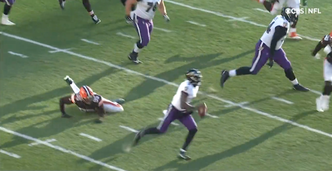 Ravens QB Tyler Huntley Pulls Off WILD 14-Yard Run Of The Year (Video)