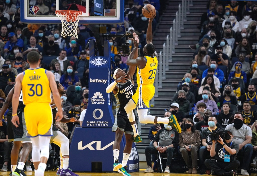 Draymond Green's 5-Year-Old Son Got To Be A Warriors Towel Boy For His Bday And Stole The Show