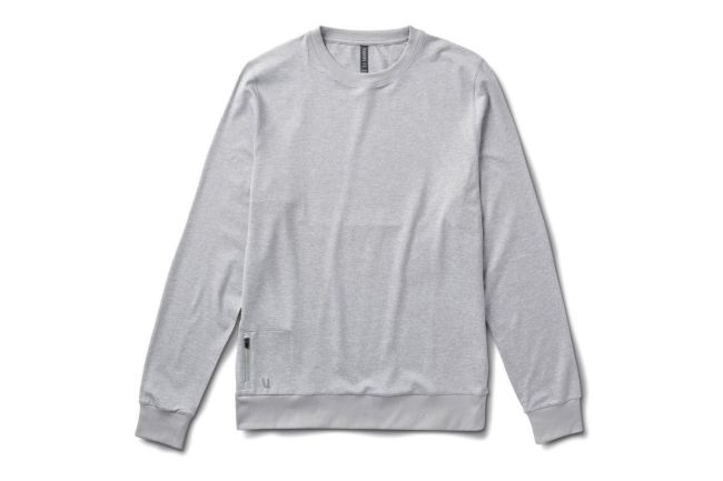 17 Best Day Hiking Apparel And Gear Essentials To Buy Right Now