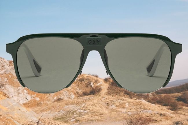 17 Best Day Hiking Apparel And Gear Essentials To Buy Right Now