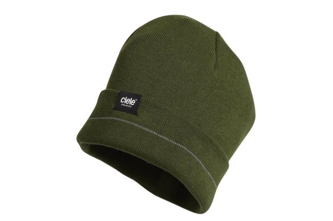 17 Best Day Hiking Apparel And Gear Essentials To Buy Right Now