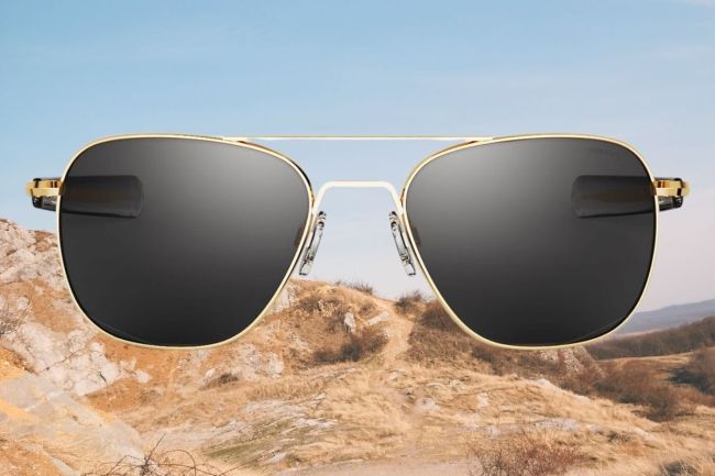 17 Best Day Hiking Apparel And Gear Essentials To Buy Right Now