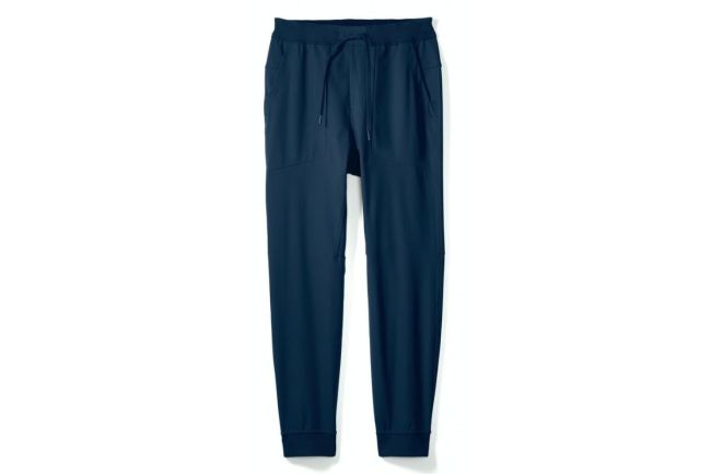 17 Best Day Hiking Apparel And Gear Essentials To Buy Right Now