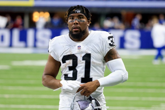 las-vegas-raiders-peyton-barber-trick-fails-spectacularly