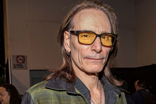This Video Of Steve Vai's Triple Neck Ibanez "The Hydra" Guitar Is Absolutely Mind-Blowing