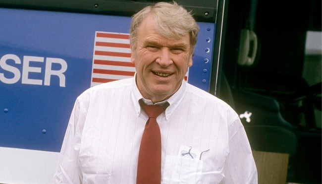 Wayne Gretzky Was Rare Person Allowed To Poop On John Madden's Bus