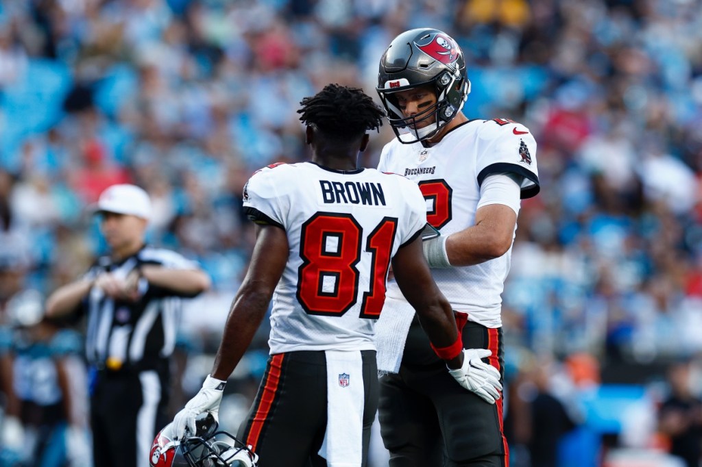 Tom Brady Finally Comments On Antonio Brown And NFL Fans React