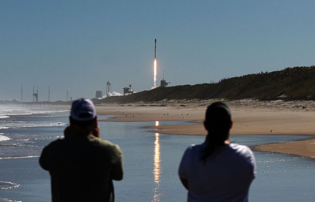 Elon Musk's SpaceX 40 new Starlink internet satellites due to a geomagnetic storm that struck just a day after the fleet's launch.