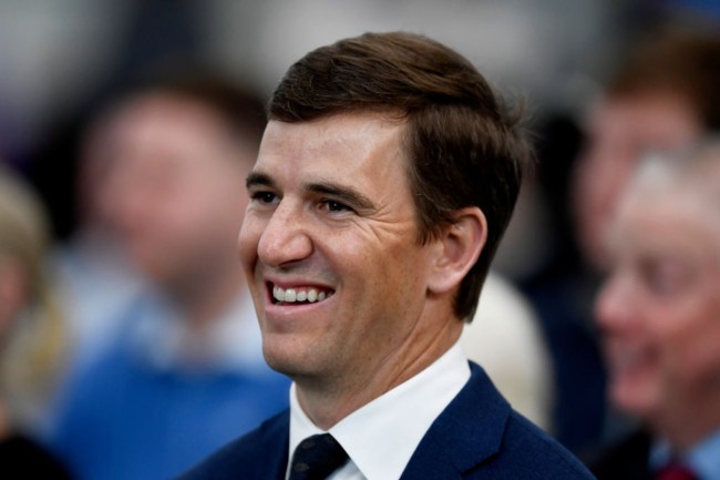 Eli Manning Calls Out Peyton, Archie About Their Texting Habits