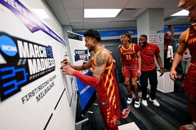 officially-no-perfect-march-madness-brackets-left-major-sites