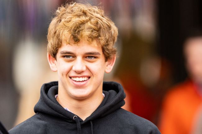 arch-manning-takes-recruiting-visit-unexpected-school