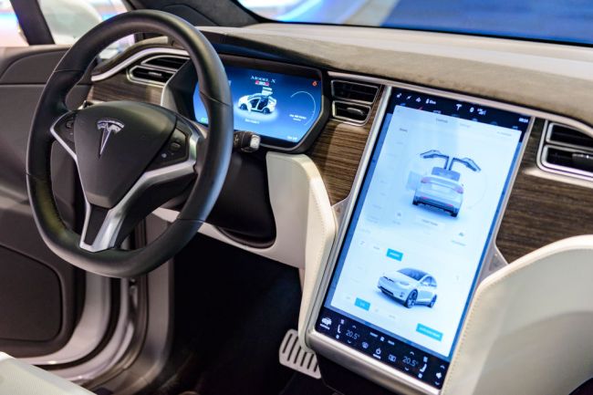 Tesla owner shares TikTok video of car detecting humans at graveyard cemetery.