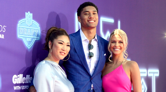 Kyle Hamiltons Girlfriend Went Viral For Her Handshake At The NFL Draft