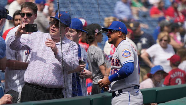 Phillies Fan Throws Mets Fan's Cell Phone Onto The Field (Video)