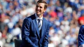 Eli Manning’s Hilarious Response To Seeing Draymond Green Give The Double Bird To Grizzlies Fans