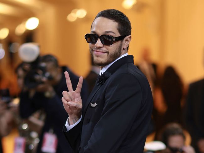 john-mulaney-told-pete-davidson-spread-rumor-kanye-west-polio