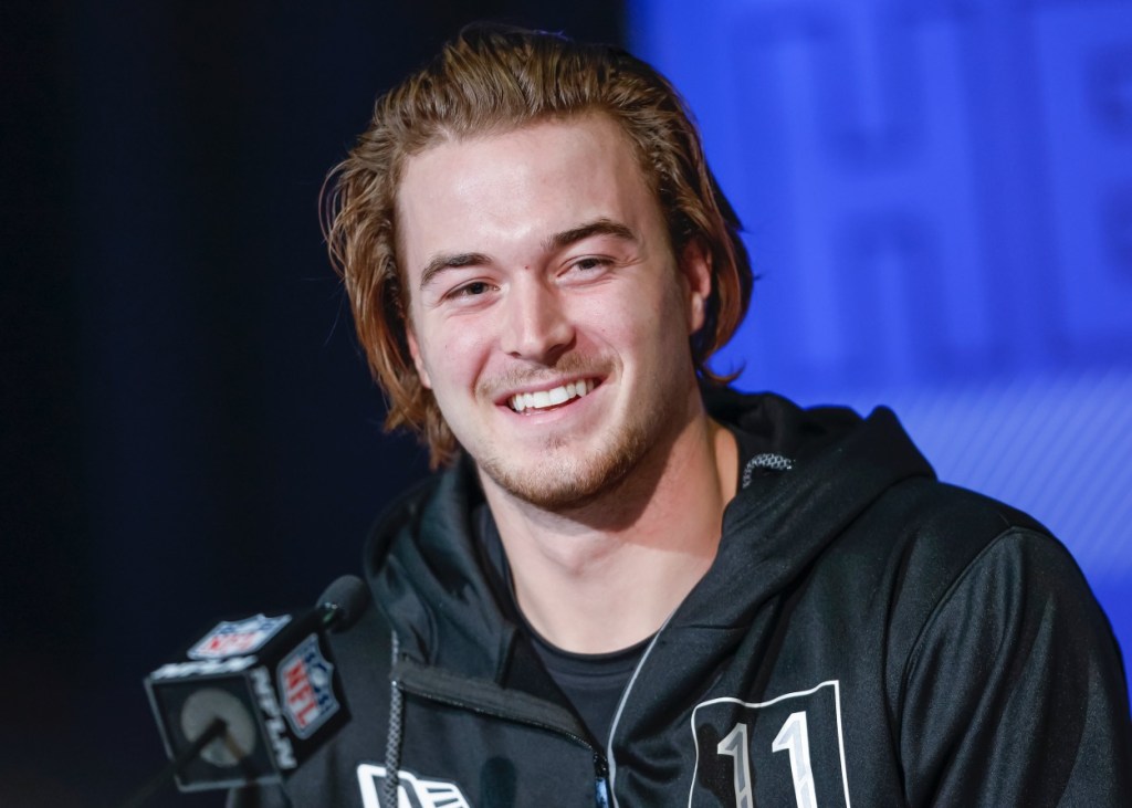 Steelers QB Kenny Pickett Said Ben Roethlisberger Called Him To Offer Help, Here's Why That's Intriguing