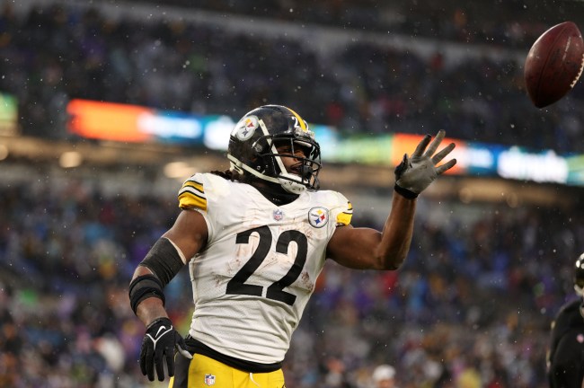 Najee Harris Rips Reporters After Flashing New Physique