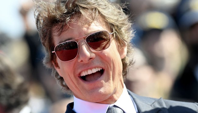 Tom Cruise Flies Helicopter To 'Top Gun: Maverick' Premiere