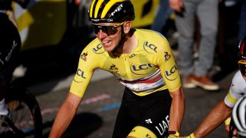 Pro Cyclists Show That Yet Again Rock, Paper, Scissors Is The Best Way To Settle Any Dispute