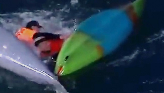 Multiple Giants Fan Flip Kayaks During McCovey Come Home Run Battle