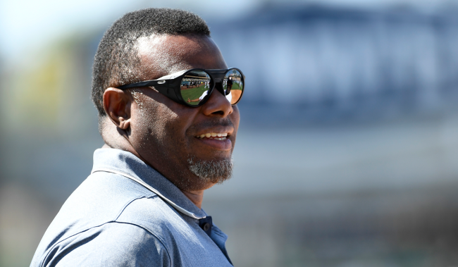 Ken Griffey Jr Taking Photos At Home Run Derby Got Turned Into A Meme