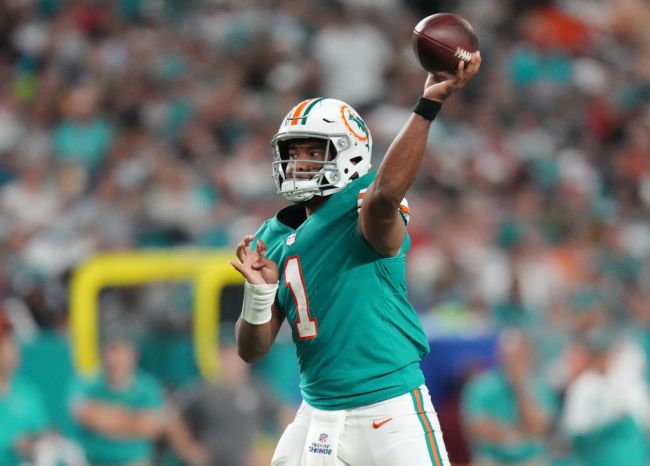 tua-tagovailoa-enjoying-suppor-getting-tyreek-hill