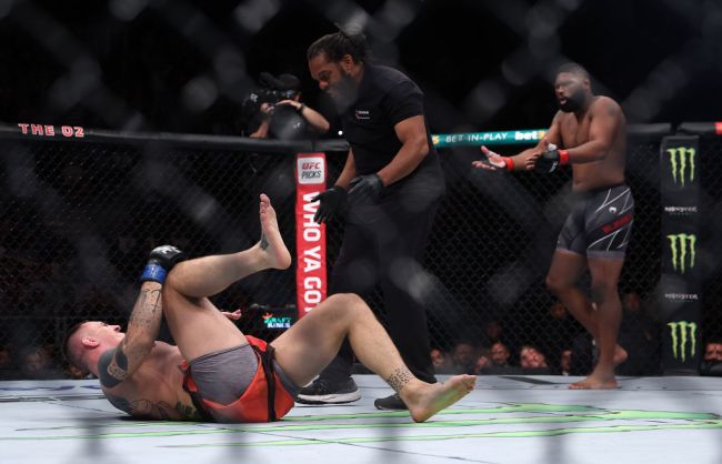 ufc-fight-night-blaydes-aspinall-ends-bizarre-injury