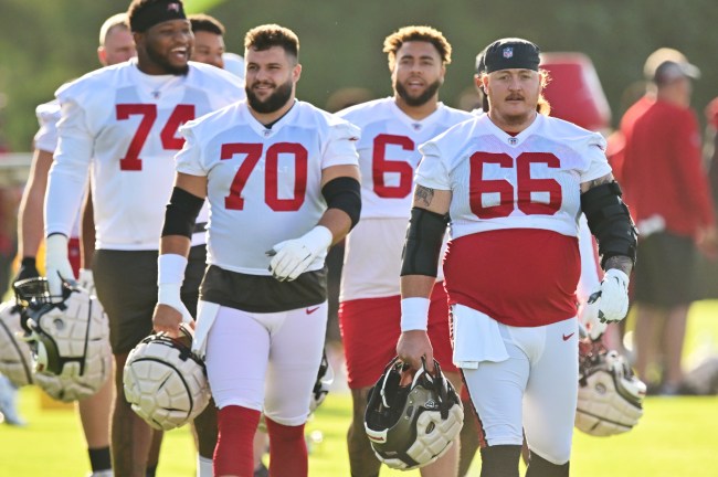 Buccaneers Fans Are Concerned After Brutal Injury To Ryan Jensen