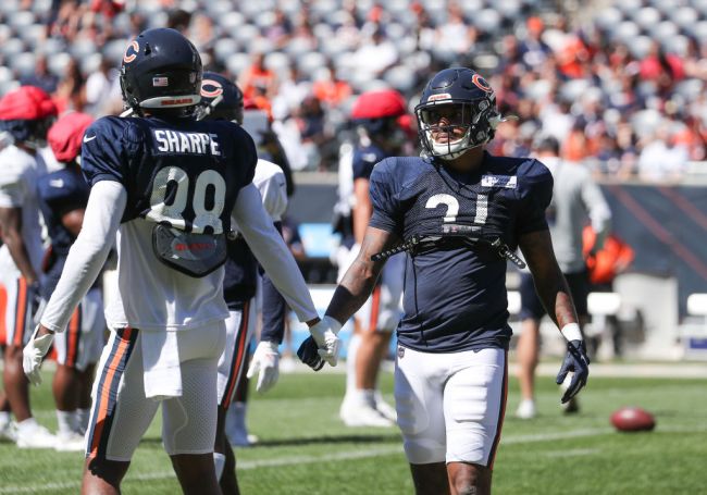 chicago-bears-tajae-sharpe-ridiculous-catch-against-kansas-city-chiefs