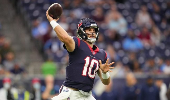 Texans Player Gives Davis Mills High Praise As A Leader In Training Camp