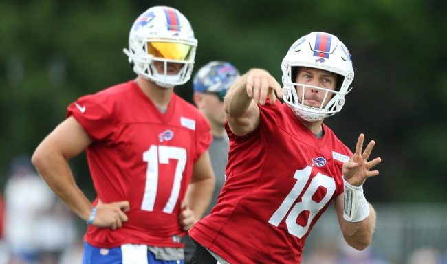 Case Keenum Gets Bills Teammates' Autographs In Hilarious Fashion