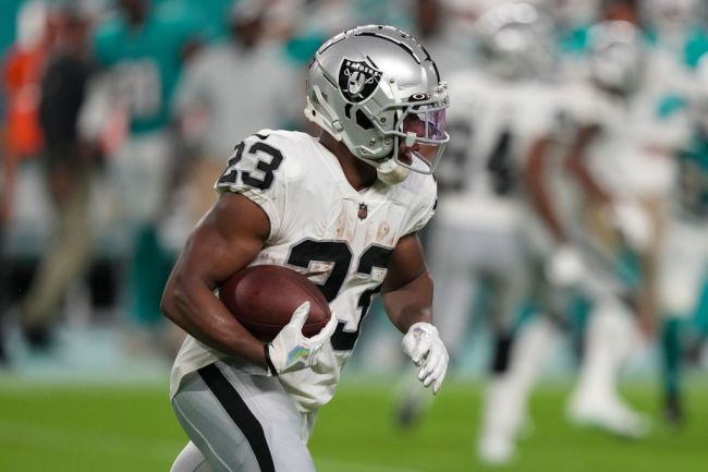 las-vegas-raiders-surprisingly-cut-veteran-running-back