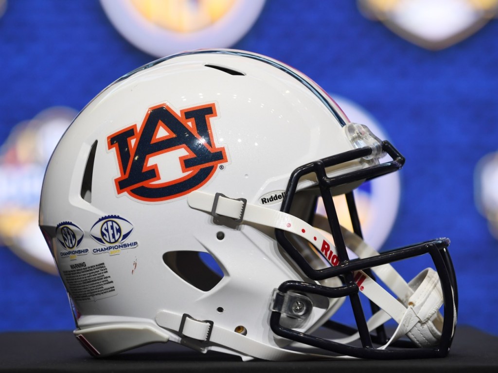 Auburn Football Players Show They Can Slam Dunk Better Than Most CBB Teams