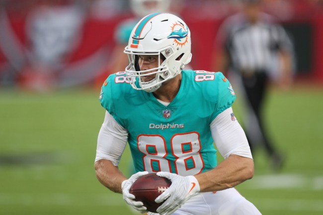 Dolphins HC Mike McDaniel Somewhat Silences Mike Gesicki Trade Buzz