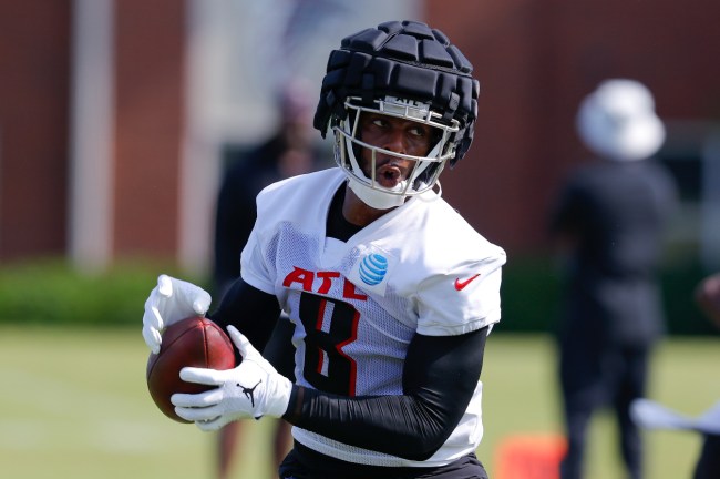 Kyle Pitts Has Fans Buzzing Ahead Of Sophomore Campaign