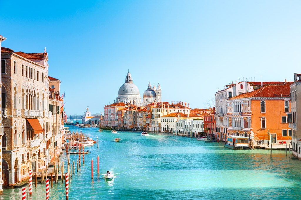 Two Surfers Busted For Riding Electric Boards In Venice, Italy Were Kicked Out Of The City (Video)
