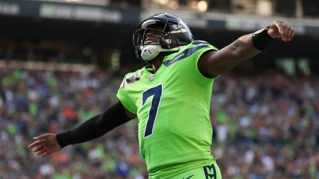 NFL World Erupts After Geno Smith Surprisingly Dice Up The Broncos