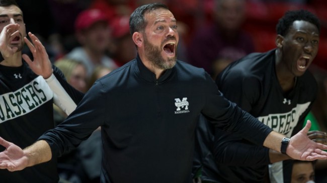 college-basketball-coach-fired-2-weeks-before-the-start-of-season-manhattan