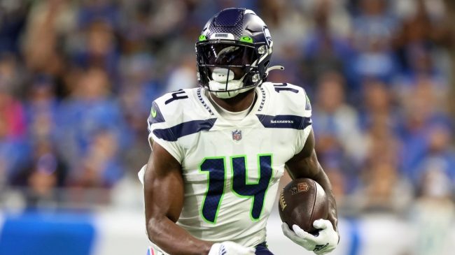 DK Metcalf's Hilarious Reaction To Being Carted Off The Field To Poop