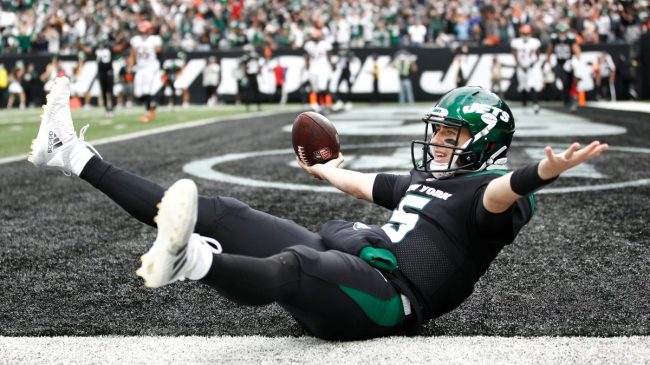 Mike White's Big Day For The Jets Has Fans Done With Zach Wilson