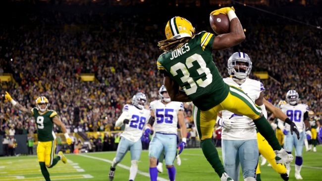 Packers RB Aaron Jones Goes Full Marshawn Lynch In Monster TD Run