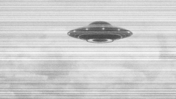 Florida Police Officer Photographs UFO Flying Near Coast Guard Plane Doing ‘At Least 500 MPH’