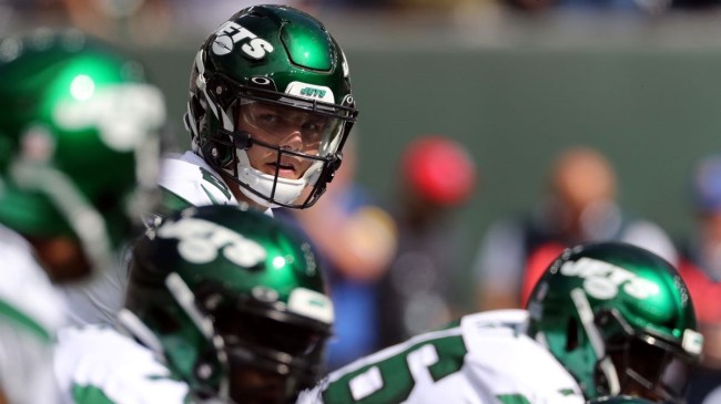 zach wilson taking a snap for the new york jets